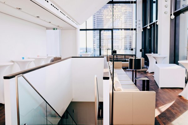 What are the dos and don'ts of mixing patterns in UK home decor?